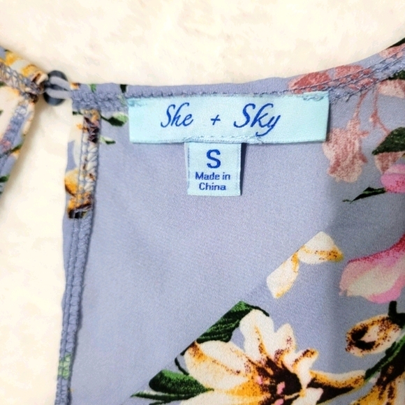 Bell Sleeved Romper - Picture 9 of 9